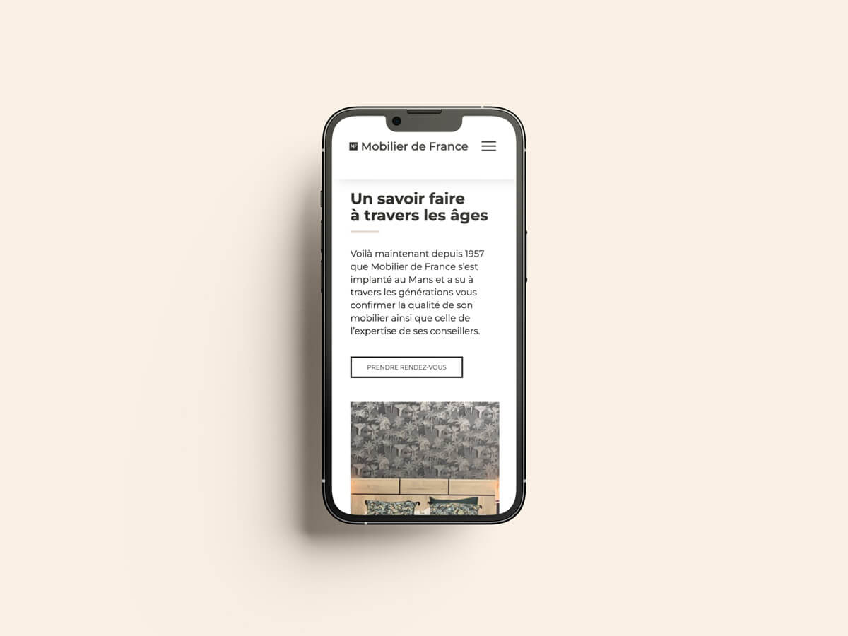 Mock up du site vitrine Mobilier de France sur téléphone